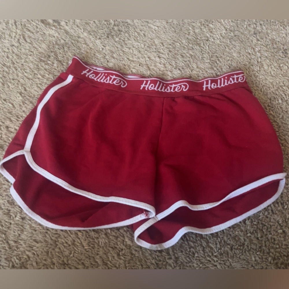 * HOLLISTER*